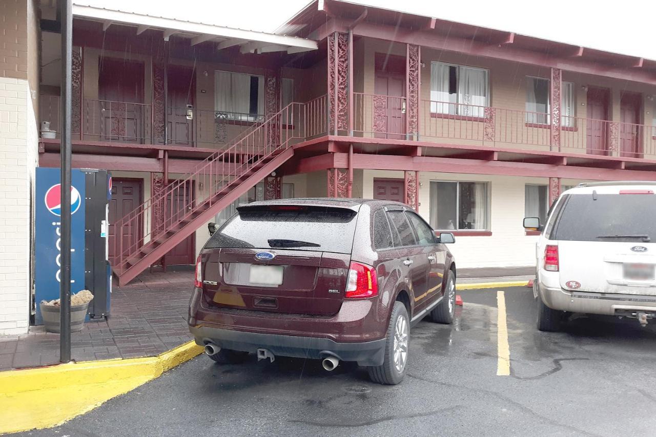 Oyo Hotel Pendleton Or Downtown Exterior photo